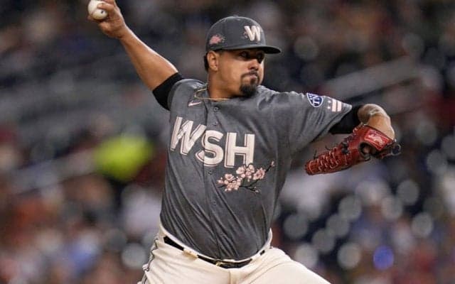 最速160キロ剛腕が自由契約「日本でプレーするため」　巨人とオリのインスタをフォロー