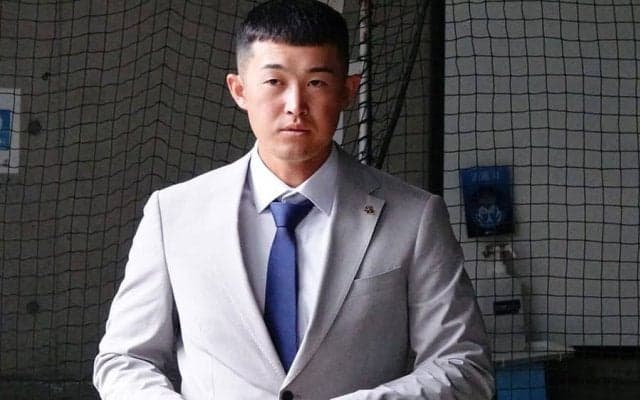 足引きずり帰路へ…元鷹21歳、死球で無念の途中離脱　高橋純からDMで「ごめんな」