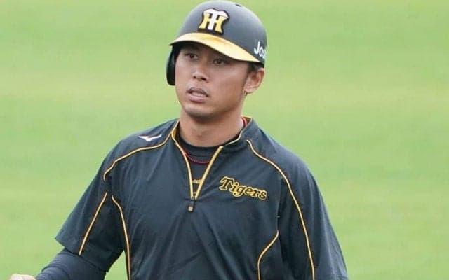 警備員振り切る熱烈ファンも　元阪神・高山に復活の期待…出待ちは一番の大歓声