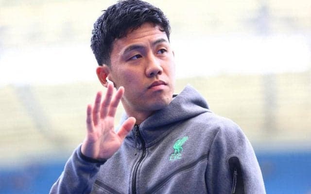 リバプールのクリスマスムービーに遠藤航も出演！とびきりの笑顔にファンも注目「ニコニコ」「とってもピュア」