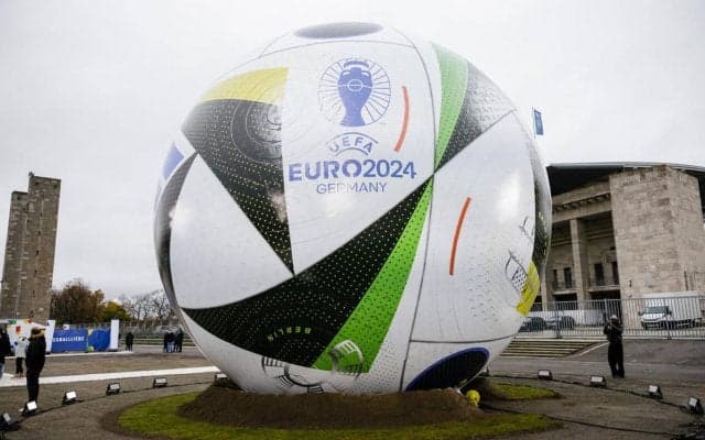 ユーロ2024公式球が発表に！W杯でも採用のコネクテッド・ボール、カラフルなエッジ模様にスタジアムのイラストも