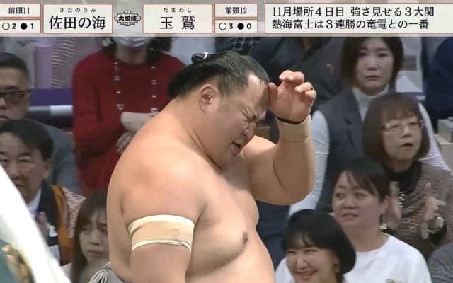 これはめちゃ痛い！館内に響いたゴツンという頭同士の衝撃音 耐えた玉鷲は無傷4連勝「マジですごいな」「鉄人！」