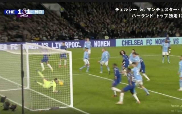 どこから来たんだよ！「もしかして神？」「止めるのは難しい」 スルスルっと忍者ムーブ→“超高難度ヘッド弾”を決めた瞬間　39歳大ベテランの超絶スキルにスタジアム震撼