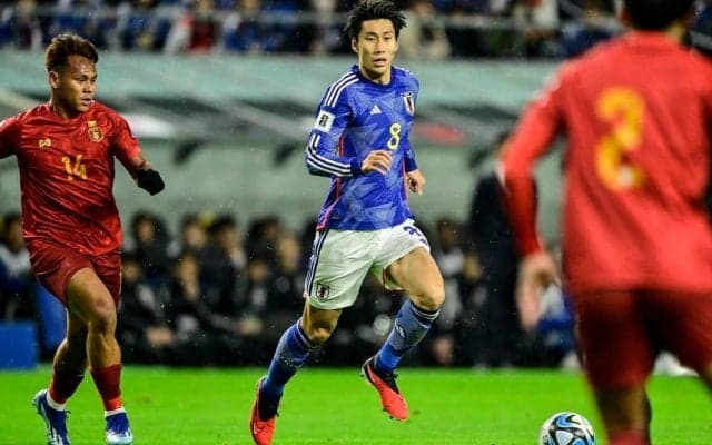 【所属チームで苦しむ鎌田大地の、代表活動の光と影(1)】森保監督の「親心」に応えたが……。ミャンマー戦でまさかの負傷交代で、いつもと違った取材対応