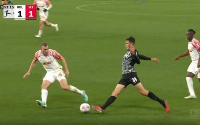 スタジアム騒然！あいつは一体、何者だ？ 192cmデカくて上手い　あっという間にゴール前まで40mドリブル突破→相手DFの股を抜く美技からの圧巻ゴラッソ