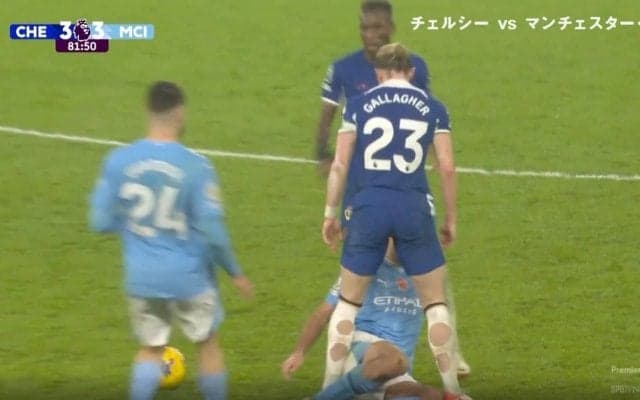 「また首絞めるかと思った」乱闘寸前！物議を醸した“挑発行為”　執拗なチャージで背後から足首タックル→吹き飛ばした相手を見下す仁王立ちポーズ