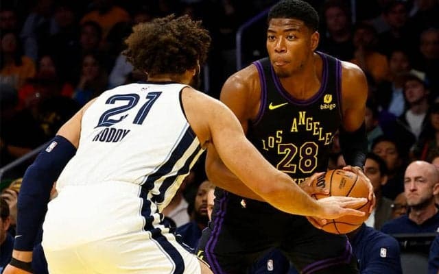 レイカーズが敵地でブレイザーズ撃破、八村塁は第4Qにダンク&3Pの好プレーを披露