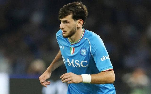 「とても光栄だった」 バロンドール授賞式参加のクワラツヘリアがメッシとの逸話を明かす！　自身のアイドルやライバルFWにも触れる