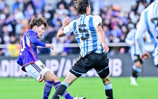 「想像の20倍うまかった」U22日本代表MF松村優太の“逆足ミドルシュート”が「ゴラッソすぎる」と大絶賛！「ほんとに右利きの選手か？w」「逆足うますぎだろ！」の声も