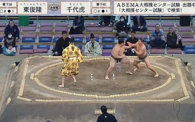 「俊敏な人」縦横無尽！土俵上を動き回る大忙しの展開に「これは行司さん大変」「トムとジェリーみたいな」驚きの声