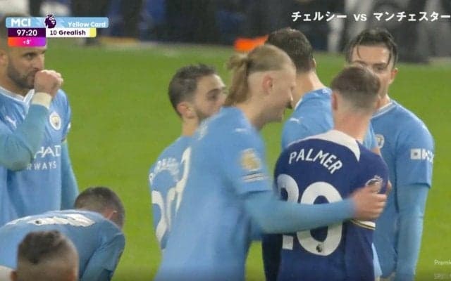 怒ってたのは誰？ 世界中でバズった試合中の悪ふざけ「スパイ行為」 仕掛けた“犯人”が当時の様子を語った！マンCの選手がブチギレた決定的瞬間