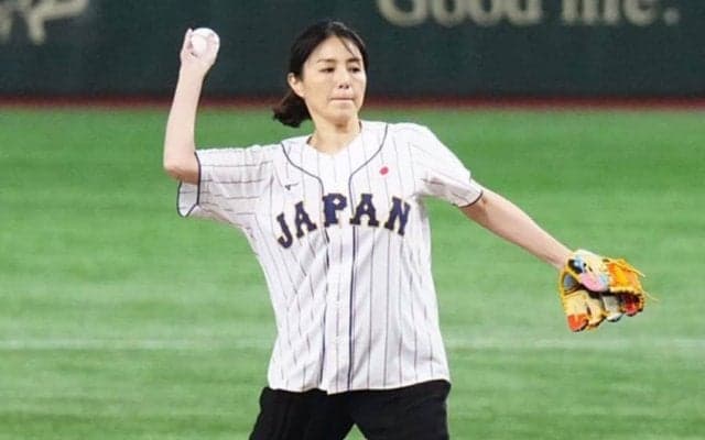 井川遥さん、23年ぶりのド緊張始球式　前日は2時間“特訓”で「体プルプルしてます」
