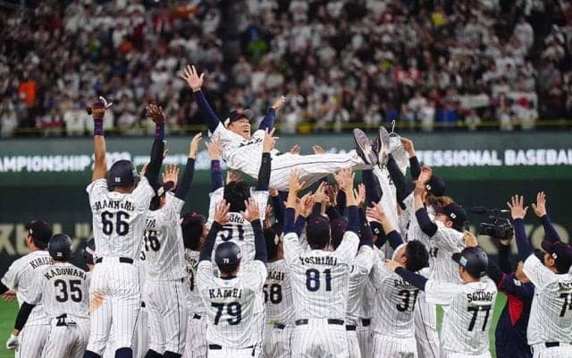 侍JがアジアCS連覇、井端監督「ホッとしてます」　サヨナラ打の門脇を称賛「さすが」