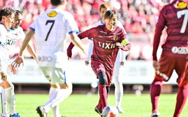 「79年組サイコ〜」本山雅志氏の引退試合“モトフェス”の黄金世代肩組み写真が胸熱！「イナも小野もアントラーズのユニが似合ってる!!」「懐かしさ、幸せ感じた」との声