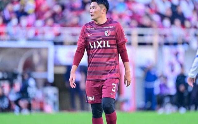 「FWばりのゴールは意外過ぎて」「どうしたw」鹿島・岩政監督が本山氏の引退試合で決めた「完全裏抜け右足ゴール」に驚愕の声！ 柳沢氏の前で十八番を奪うゴールパターン