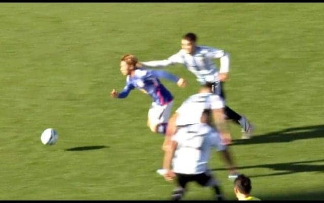 まるでメッシ！Ｕ－22日本代表ドリブラーがアルゼンチン代表４人をぶち抜いた“急加速突破”の話題シーン！三戸舜介が「バケモンかよ」「上手すぎる」など話題沸騰