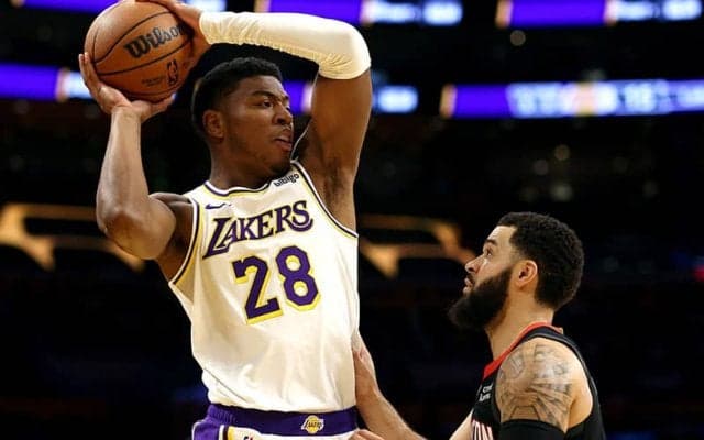 レブロンが勝負強さを発揮、レイカーズがロケッツを1点差で撃破…八村塁は多彩なプレーで貢献