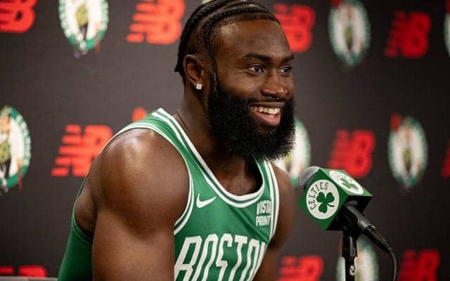 セルティックス盟友が笑顔で再会「最初は嫌いだった」ブラウンがスマートとの関係性を回顧