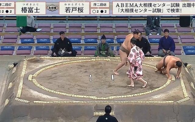 不自然に崩れ落ちた力士、咄嗟に駆け寄る力士 「思いやりの心が美しい」土俵上での一コマに反響