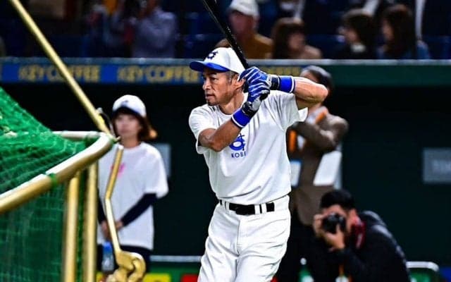 イチロー氏、打撃練習で豪快120m弾　50歳の11発に拍手喝采、松坂大輔氏とアーチ合戦