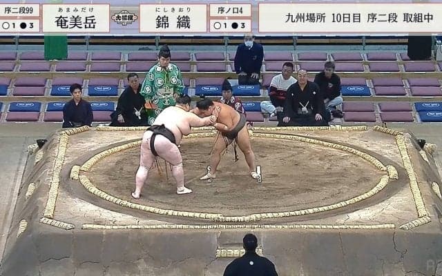 これも取組中 攻め手が見当たらない序ノ口＆序二段力士、ピタリ止まってしばらく“静止画”