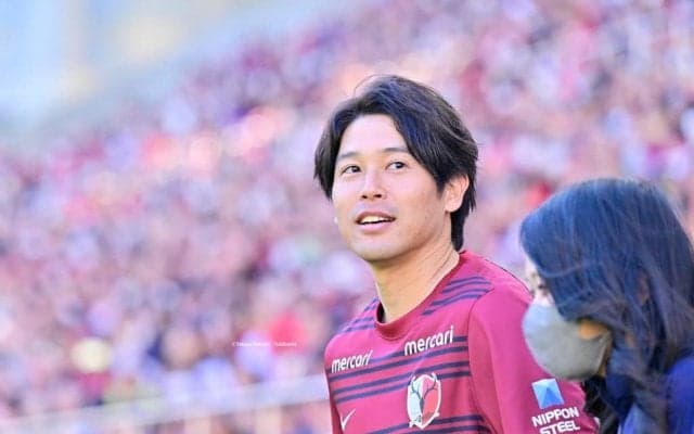 「うっちーが緊張したサッカー少年に見える」内田篤人氏が投稿した、「日本代表レジェンドとの2ショット」にファン注目！ 「大迫とは先輩の顔だけど…」と表情を比較する声も