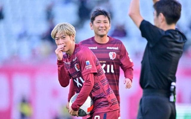 「存在しないVARでPKに」鹿島サポーターのブーイング＆土居聖真の囁きでPK判定を下した主審の粋な行動が大絶賛！「NICEジャッジ」「大拍手でした笑」と称賛される深いワケ