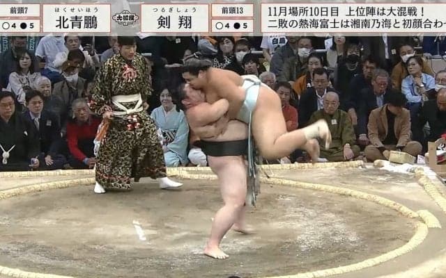 超ヘビー級対決も大相撲の醍醐味 204センチ・181キロが軽々と浮き上がるパワーに館内どよめきの渦「怪力」「もち上げたｗ」