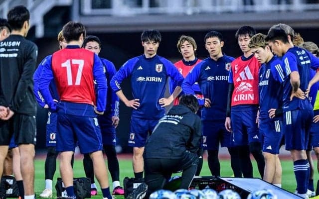 日本での本格導入はトヨタカップでの「ゼッケン」【もはやサッカーに欠かせない「よだれかけ」】(3)