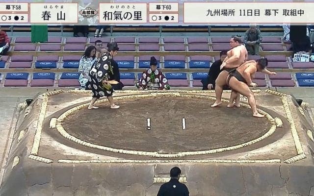 巨漢力士がまるでダンスのように…コミカルな動きに館内どよめき