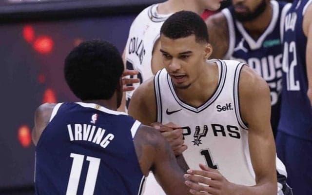 新人ビクター・ウェンバンヤマがデビュー戦で着用したユニフォームが1億円超えで落札