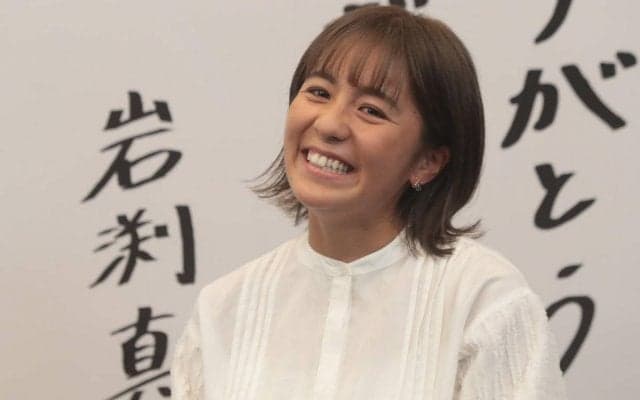 「可愛くて最高」「どれも眼福」岩渕真奈さんの3変化コーデ投稿が話題に、意外なところから「とりあえず顔が好きです」とコメント