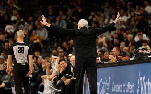 名将が試合中に異例の行動…場内放送マイク握り「ブーイングやめて」ファンに自制促す