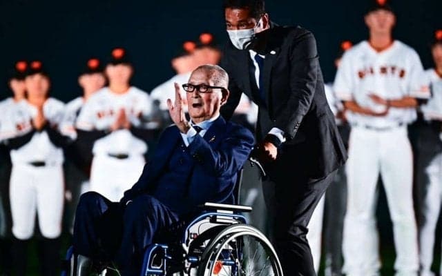 長嶋終身名誉監督が“名言”で選手鼓舞「勝つ、勝つ、勝つ！」　登場に場内どよめき