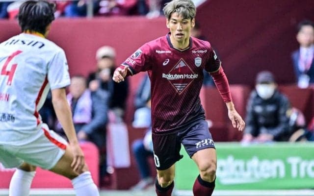 「大迫が凄すぎて笑う」J1神戸の優勝を導いた、FW大迫勇也の「ポストプレー→衝撃スルーパス」でのアシストが絶品！「まじでどこでどう認識してそこにパス出せるの…」の声