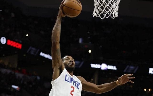 スパーズ指揮官が試合中に“ファン叱責”も、レナードは「今後もブーイングするだろう」