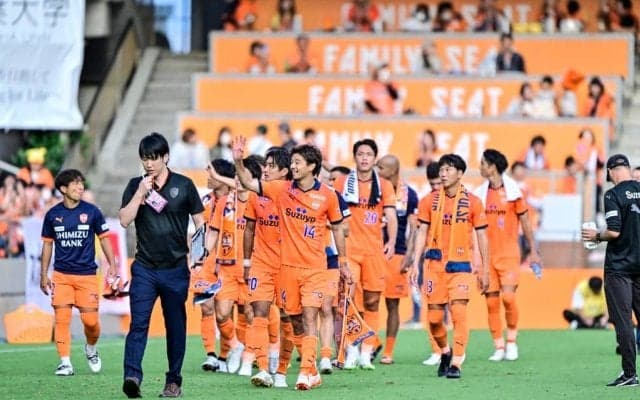 【J1昇格PO準決勝「不安と盤石」】清水、“神セーブ”GK大久保の活躍がなければ…薄氷のドローで決勝進出も「らしさの欠如」(1)