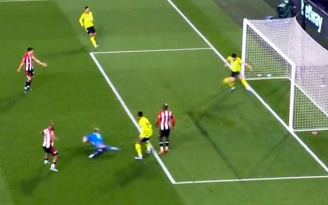 「何やってんだよ」→「よく止めた」アーセナルGKの痛恨ミスを帳消しにした１億ポンドMFの“神ブロック”の瞬間！「試合勘なくなってる」とファンは心配