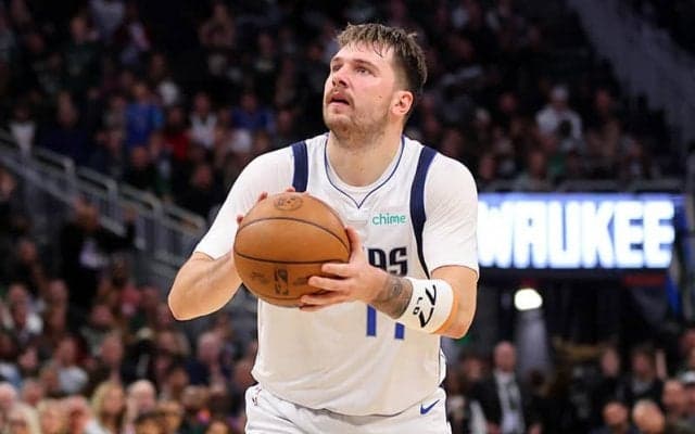 試合開始1分で左手を負傷したマブスのルカ・ドンチッチ「折れてはいないと思う」