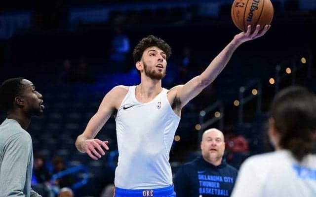 昨季ケガで全休し、今季NBAデビューを飾ったホルムグレンが語ったエンビードとの共通点