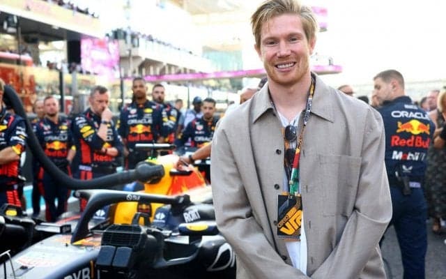 「最高のコンビになる」「素晴らしい写真」デ・ブライネと“元祖”怪物ストライカーとの2ショットにファンも驚き「一緒にプレーしているところが見たい」