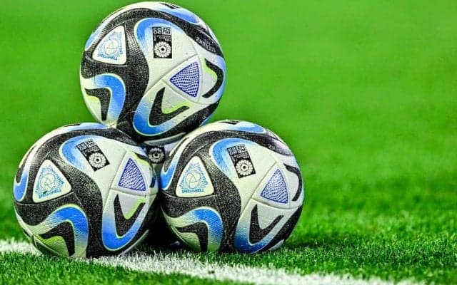 「すごい偶然w」「普通じゃありえない！」元日本代表MFとサッカーの神様の、日本の新幹線で偶然出会った「奇跡の2ショット」公開される！「そんな偶然あります〜⁉️」と驚きの声