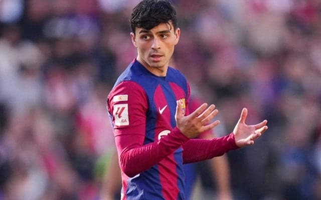 バルセロナMFペドリも視聴者だった？フォロー2000万人超えの人気インフルエンサーにサインを求める「嬉しそうだ」