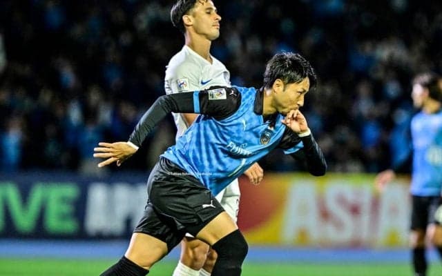 「難しいボールほど決める男」「変態ゴール！」川崎FW小林悠の「強烈ヘディング→ジャンピングボレー弾」が会場をどよめかせる！「ストライカーの名にふさわしい豪快ゴール」の声