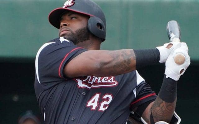 日本でわずか1発も…異国で2冠独走の“別人”に　再起かける元助っ人の止まらぬ無双