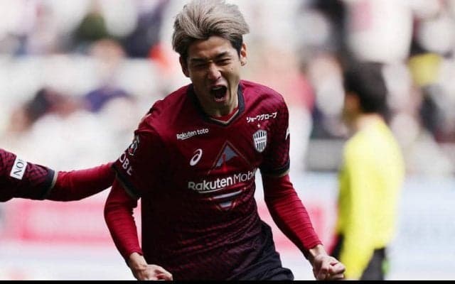 大迫勇也の妻・三輪麻未さんが家族ショットとともに神戸の優勝に喜び、29日は誕生日「忘れられない良きBirthdayプレゼントです」