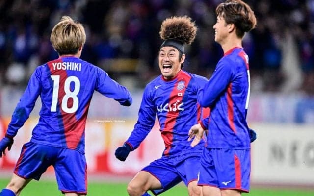 「平日開催とは思えない熱気」J2甲府が国立開催で浦和を抜くJ勢最多観客数を記録し、「最高の雰囲気でした！」と湧く！「国立で試合するごとに観客数増えてる」と驚きの声