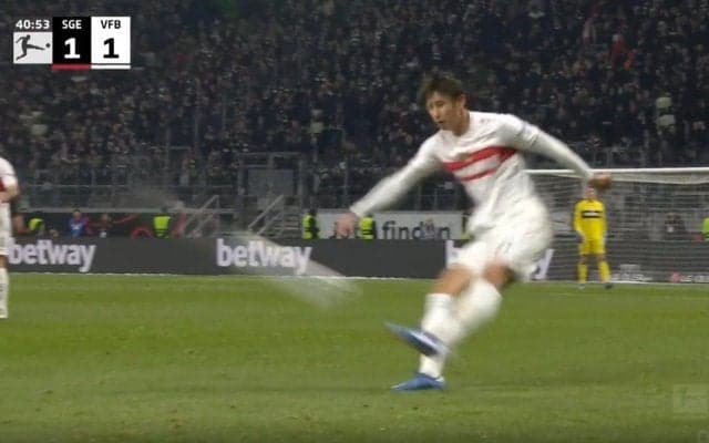 「ベッカムかよ！」「日本代表の武器」 “悪魔の左足”伊藤洋輝の40メートル級ロングフィードが炸裂　芸術的ピンポイントクロスが最前線のFWの足元にピタリ