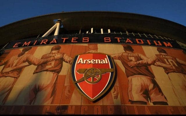 「かなりヤバい」「イカしてる」アーセナルが総柄の“派手”な新作ウェアを発表！レジェンドOBイアン・ライト氏に敬意「めちゃくちゃかっこいい」