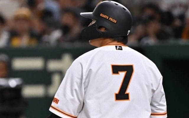 激しい外野手争いの一角に食い込めるか　ベテラン巨人・長野久義に求められる「2つの役割」とは